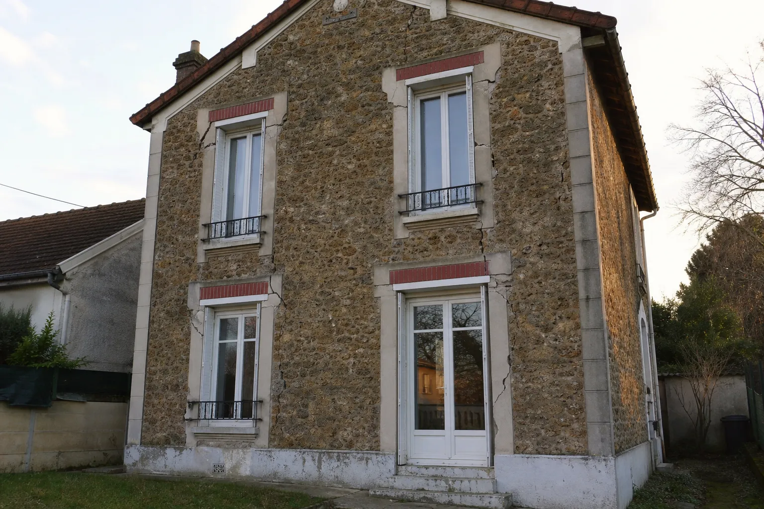 Fissures liées au gypse sur un pavillon de l’est de la Seine-Saint-Denis (93)