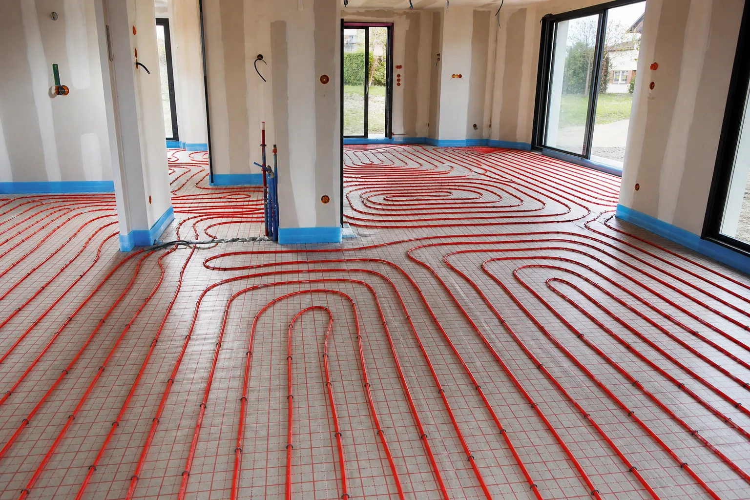 Plancher chauffant hydraulique sous la chape d'une maison CCMI, contrôlé lors de la visite chape par un expert Check my House en Seine-Saint-Denis (93)