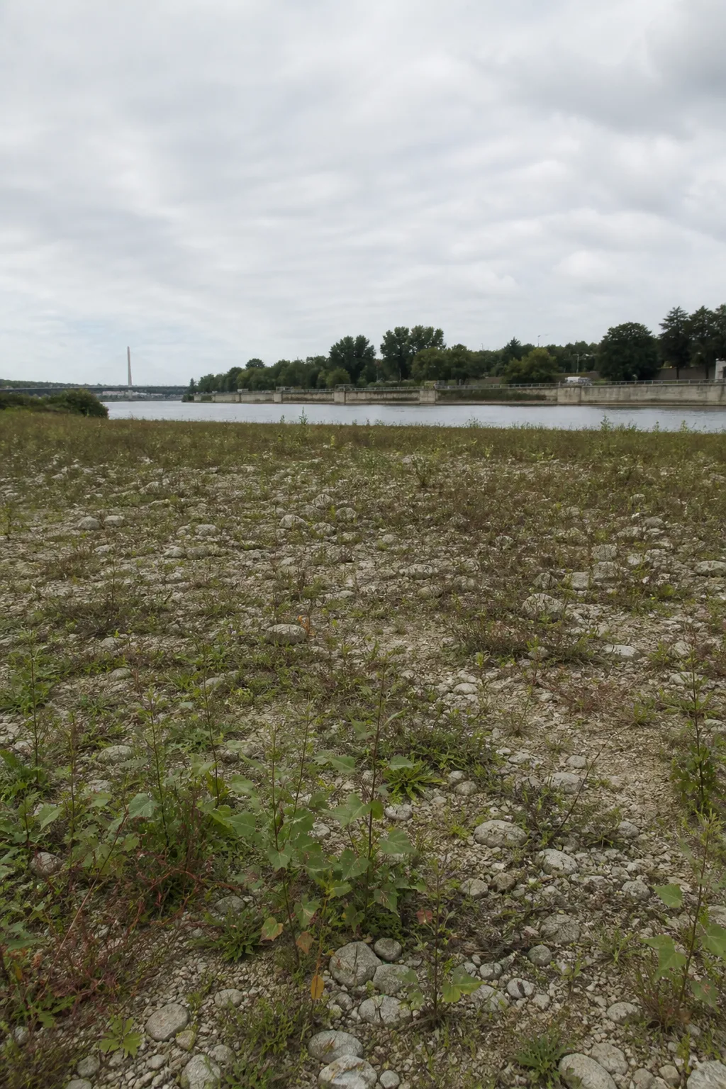 Terrain remblayé en bord de Seine pour construction CCMI dans le 93